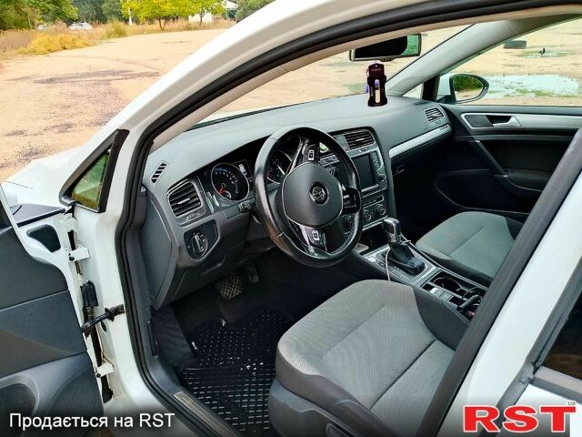 Белый Фольксваген e-Golf, объемом двигателя 0 л и пробегом 92 тыс. км за 9500 $, фото 11 на Automoto.ua