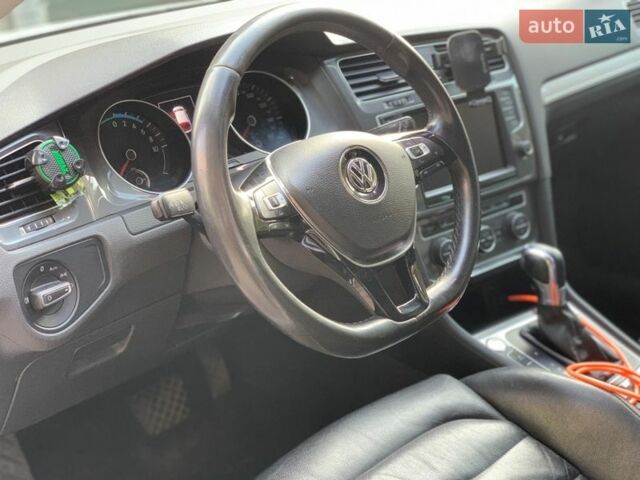 Белый Фольксваген e-Golf, объемом двигателя 0 л и пробегом 165 тыс. км за 8500 $, фото 12 на Automoto.ua