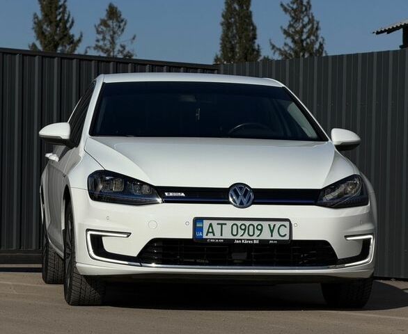 Белый Фольксваген e-Golf, объемом двигателя 0 л и пробегом 144 тыс. км за 8800 $, фото 1 на Automoto.ua