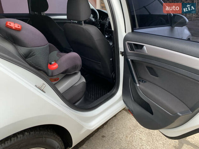 Білий Фольксваген e-Golf, об'ємом двигуна 0 л та пробігом 142 тис. км за 7999 $, фото 72 на Automoto.ua