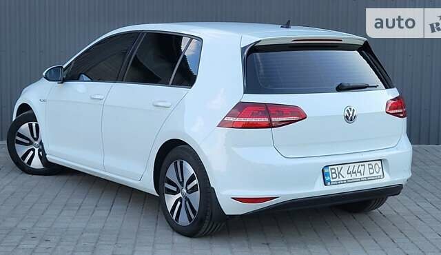 Белый Фольксваген e-Golf, объемом двигателя 0 л и пробегом 152 тыс. км за 12999 $, фото 8 на Automoto.ua