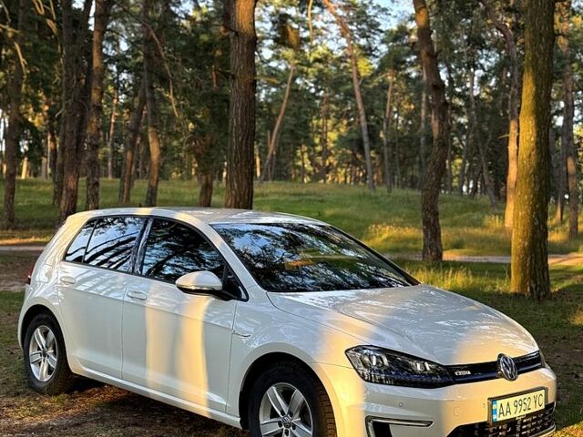 Білий Фольксваген e-Golf, об'ємом двигуна 100 л та пробігом 155 тис. км за 9800 $, фото 10 на Automoto.ua
