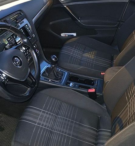 Белый Фольксваген e-Golf, объемом двигателя 1.6 л и пробегом 314 тыс. км за 9000 $, фото 3 на Automoto.ua