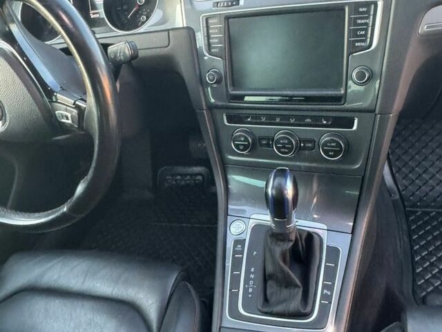 Белый Фольксваген e-Golf, объемом двигателя 0 л и пробегом 101 тыс. км за 9200 $, фото 20 на Automoto.ua