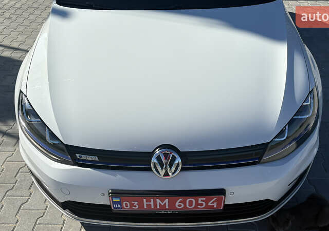 Белый Фольксваген e-Golf, объемом двигателя 0 л и пробегом 124 тыс. км за 8600 $, фото 6 на Automoto.ua