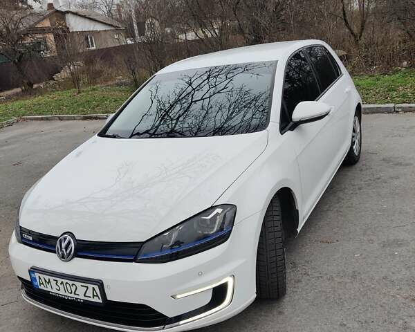 Белый Фольксваген e-Golf, объемом двигателя 0 л и пробегом 144 тыс. км за 8400 $, фото 1 на Automoto.ua