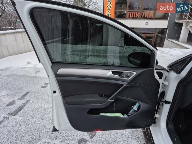 Белый Фольксваген e-Golf, объемом двигателя 0 л и пробегом 143 тыс. км за 9700 $, фото 11 на Automoto.ua