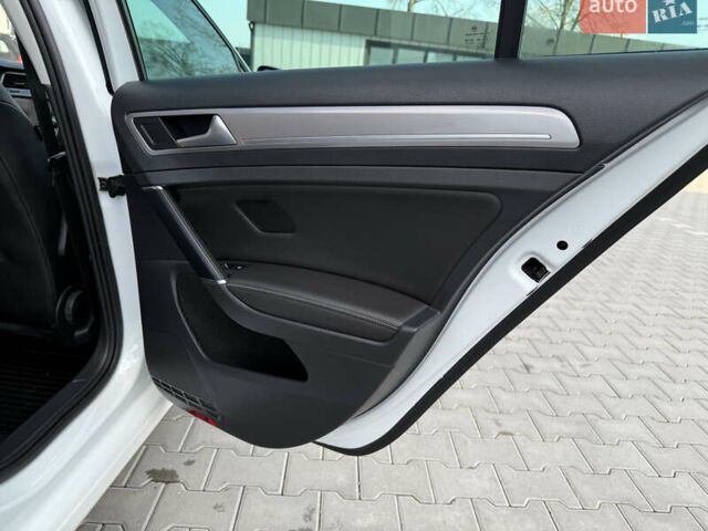Білий Фольксваген e-Golf, об'ємом двигуна 0 л та пробігом 80 тис. км за 9800 $, фото 49 на Automoto.ua
