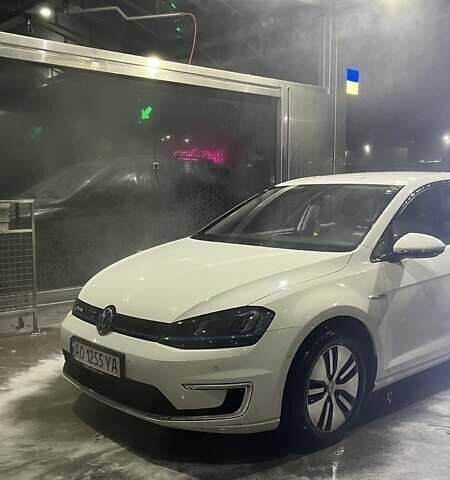 Белый Фольксваген e-Golf, объемом двигателя 0 л и пробегом 90 тыс. км за 9550 $, фото 3 на Automoto.ua