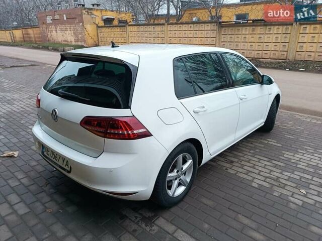 Белый Фольксваген e-Golf, объемом двигателя 0 л и пробегом 118 тыс. км за 11200 $, фото 9 на Automoto.ua