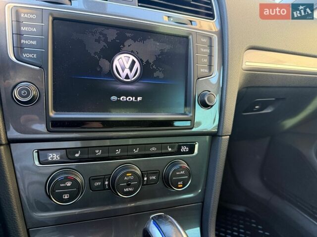 Білий Фольксваген e-Golf, об'ємом двигуна 0 л та пробігом 117 тис. км за 9600 $, фото 16 на Automoto.ua