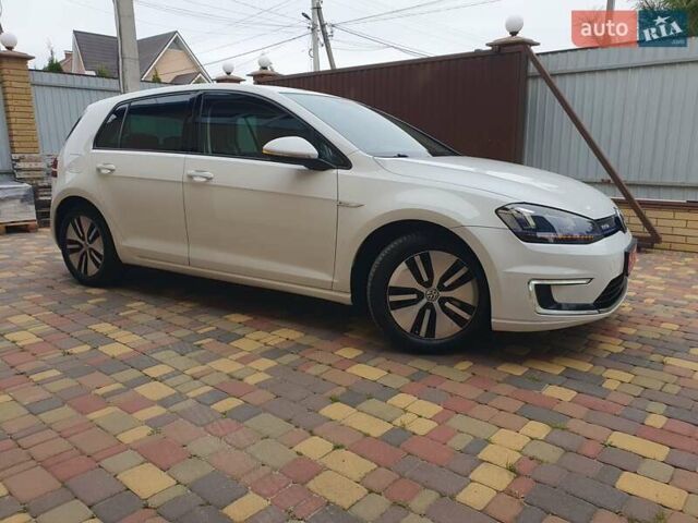 Белый Фольксваген e-Golf, объемом двигателя 0 л и пробегом 128 тыс. км за 8999 $, фото 14 на Automoto.ua