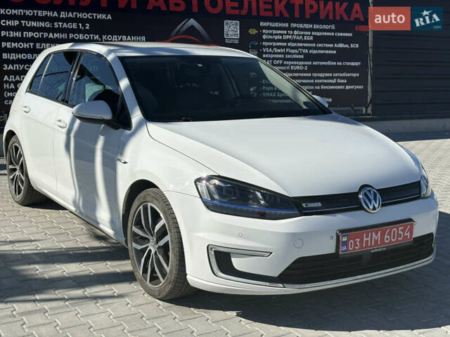 Белый Фольксваген e-Golf, объемом двигателя 0 л и пробегом 124 тыс. км за 8600 $, фото 1 на Automoto.ua