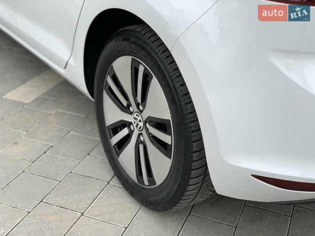 Білий Фольксваген e-Golf, об'ємом двигуна 0 л та пробігом 142 тис. км за 7999 $, фото 47 на Automoto.ua