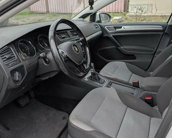 Белый Фольксваген e-Golf, объемом двигателя 0 л и пробегом 128 тыс. км за 9500 $, фото 13 на Automoto.ua
