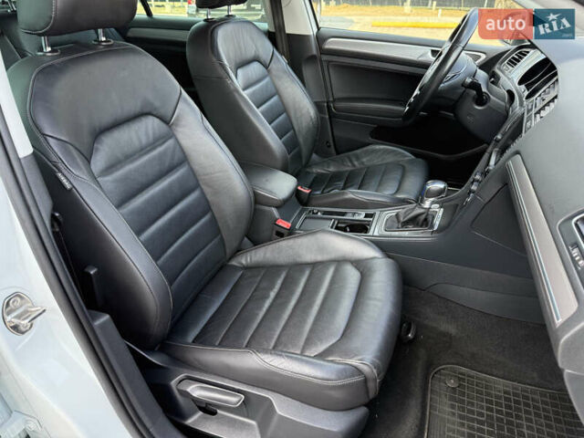 Білий Фольксваген e-Golf, об'ємом двигуна 0 л та пробігом 80 тис. км за 9800 $, фото 6 на Automoto.ua