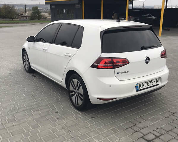 Белый Фольксваген e-Golf, объемом двигателя 0 л и пробегом 116 тыс. км за 8400 $, фото 3 на Automoto.ua
