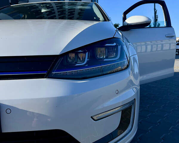 Белый Фольксваген e-Golf, объемом двигателя 0 л и пробегом 109 тыс. км за 7900 $, фото 15 на Automoto.ua
