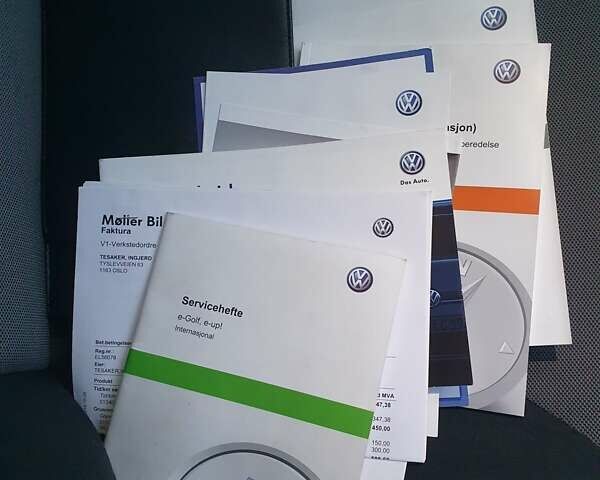 Белый Фольксваген e-Golf, объемом двигателя 0 л и пробегом 130 тыс. км за 8999 $, фото 118 на Automoto.ua