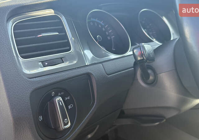 Белый Фольксваген e-Golf, объемом двигателя 0 л и пробегом 124 тыс. км за 8600 $, фото 27 на Automoto.ua