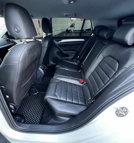 Белый Фольксваген e-Golf, объемом двигателя 0 л и пробегом 49 тыс. км за 10500 $, фото 18 на Automoto.ua