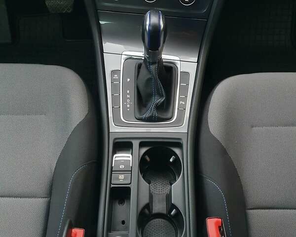 Белый Фольксваген e-Golf, объемом двигателя 0 л и пробегом 130 тыс. км за 8999 $, фото 91 на Automoto.ua
