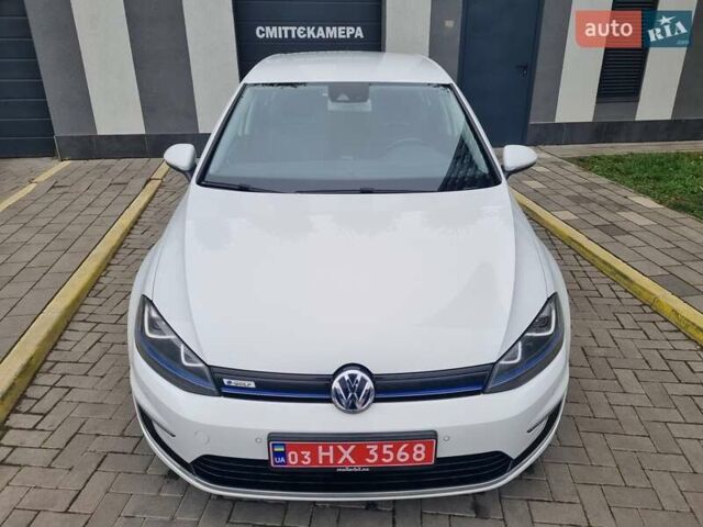 Белый Фольксваген e-Golf, объемом двигателя 0 л и пробегом 122 тыс. км за 7799 $, фото 2 на Automoto.ua