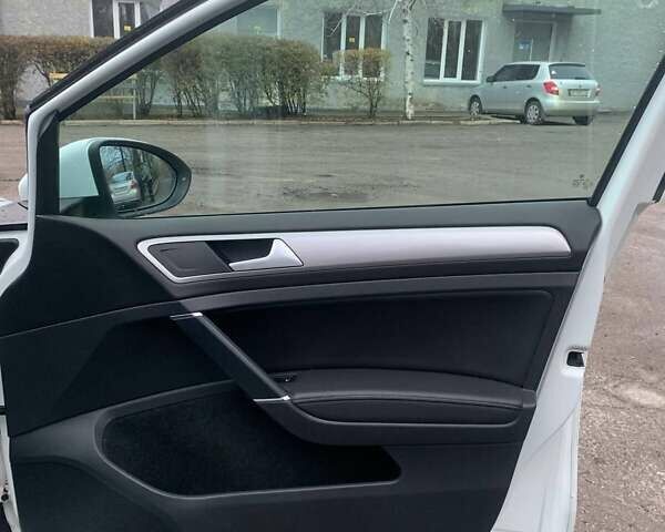 Белый Фольксваген e-Golf, объемом двигателя 0 л и пробегом 117 тыс. км за 8500 $, фото 16 на Automoto.ua