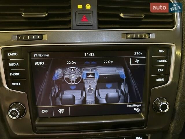 Белый Фольксваген e-Golf, объемом двигателя 0 л и пробегом 170 тыс. км за 7799 $, фото 7 на Automoto.ua