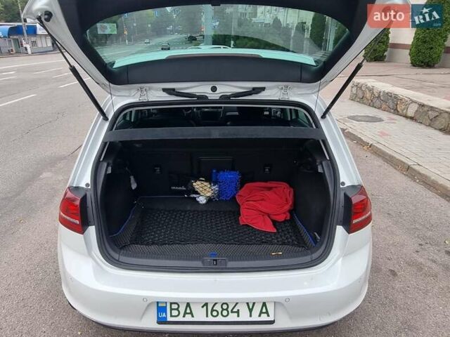 Белый Фольксваген e-Golf, объемом двигателя 0 л и пробегом 127 тыс. км за 9200 $, фото 8 на Automoto.ua