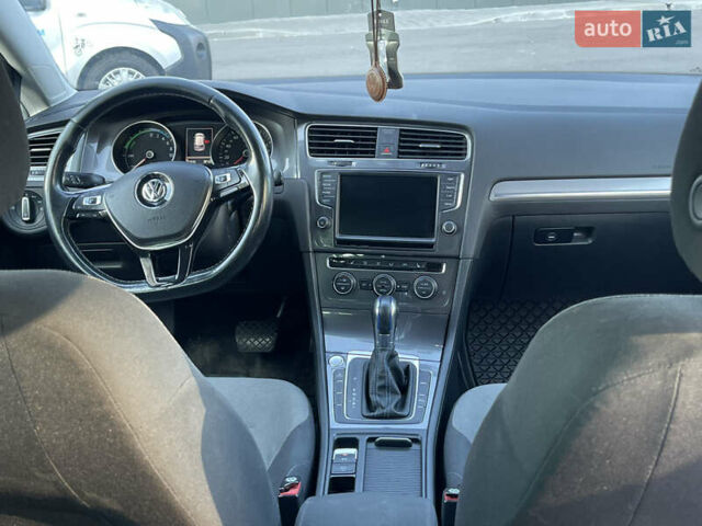 Белый Фольксваген e-Golf, объемом двигателя 0 л и пробегом 202 тыс. км за 8700 $, фото 8 на Automoto.ua