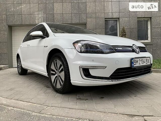 Белый Фольксваген e-Golf, объемом двигателя 0 л и пробегом 68 тыс. км за 16600 $, фото 10 на Automoto.ua