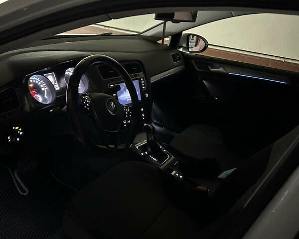 Белый Фольксваген e-Golf, объемом двигателя 0 л и пробегом 96 тыс. км за 9500 $, фото 9 на Automoto.ua