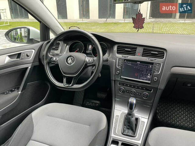 Белый Фольксваген e-Golf, объемом двигателя 0 л и пробегом 91 тыс. км за 8570 $, фото 35 на Automoto.ua