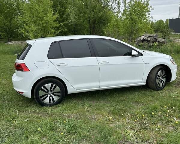 Белый Фольксваген e-Golf, объемом двигателя 0 л и пробегом 68 тыс. км за 8900 $, фото 6 на Automoto.ua