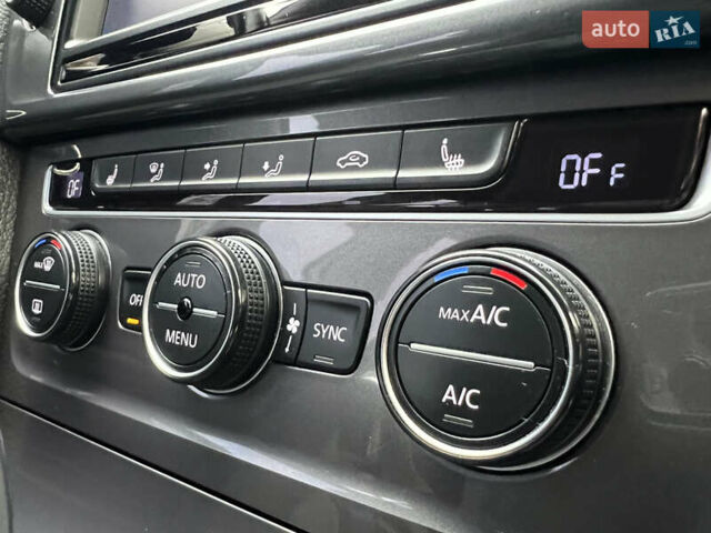 Белый Фольксваген e-Golf, объемом двигателя 0 л и пробегом 142 тыс. км за 7950 $, фото 40 на Automoto.ua