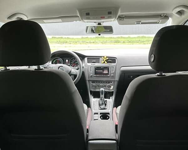 Белый Фольксваген e-Golf, объемом двигателя 0 л и пробегом 68 тыс. км за 8900 $, фото 24 на Automoto.ua