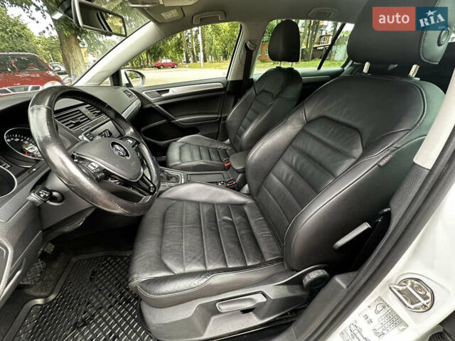 Белый Фольксваген e-Golf, объемом двигателя 0 л и пробегом 115 тыс. км за 9999 $, фото 9 на Automoto.ua