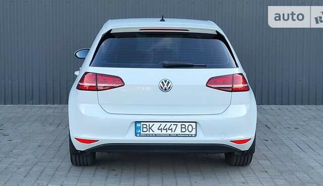 Белый Фольксваген e-Golf, объемом двигателя 0 л и пробегом 152 тыс. км за 12999 $, фото 7 на Automoto.ua