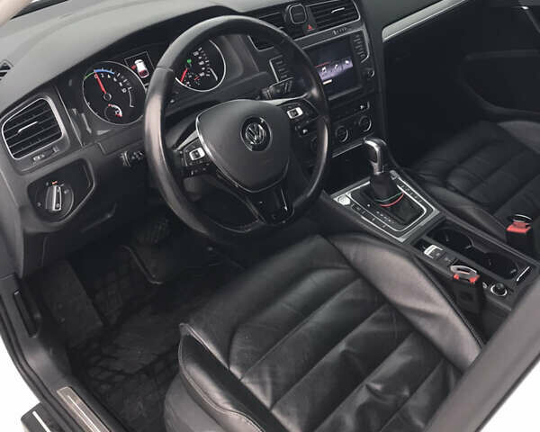 Белый Фольксваген e-Golf, объемом двигателя 0 л и пробегом 116 тыс. км за 8400 $, фото 13 на Automoto.ua