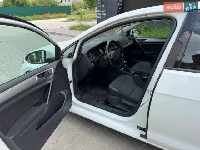 Білий Фольксваген e-Golf, об'ємом двигуна 0 л та пробігом 179 тис. км за 7500 $, фото 12 на Automoto.ua