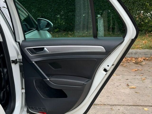 Белый Фольксваген e-Golf, объемом двигателя 0 л и пробегом 154 тыс. км за 8599 $, фото 34 на Automoto.ua