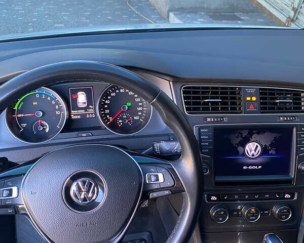 Белый Фольксваген e-Golf, объемом двигателя 0 л и пробегом 118 тыс. км за 9999 $, фото 8 на Automoto.ua