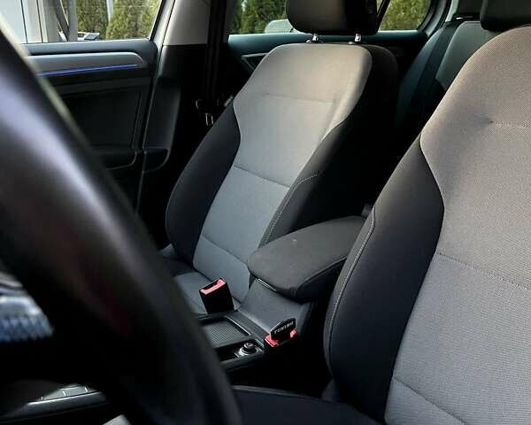 Белый Фольксваген e-Golf, объемом двигателя 0 л и пробегом 120 тыс. км за 9000 $, фото 5 на Automoto.ua