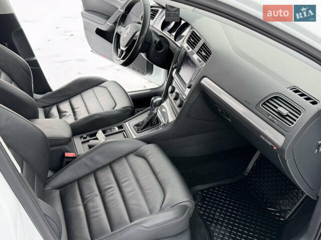 Білий Фольксваген e-Golf, об'ємом двигуна 0 л та пробігом 110 тис. км за 7750 $, фото 10 на Automoto.ua