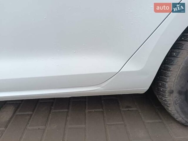 Белый Фольксваген e-Golf, объемом двигателя 0 л и пробегом 118 тыс. км за 11200 $, фото 17 на Automoto.ua