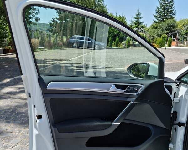 Білий Фольксваген e-Golf, об'ємом двигуна 0 л та пробігом 100 тис. км за 9300 $, фото 37 на Automoto.ua