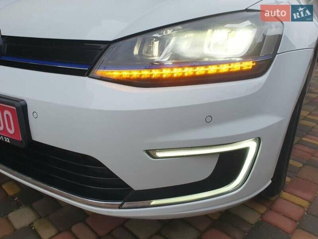 Белый Фольксваген e-Golf, объемом двигателя 0 л и пробегом 130 тыс. км за 8999 $, фото 35 на Automoto.ua