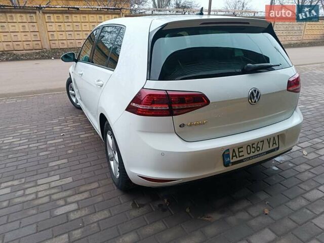 Белый Фольксваген e-Golf, объемом двигателя 0 л и пробегом 118 тыс. км за 11200 $, фото 6 на Automoto.ua