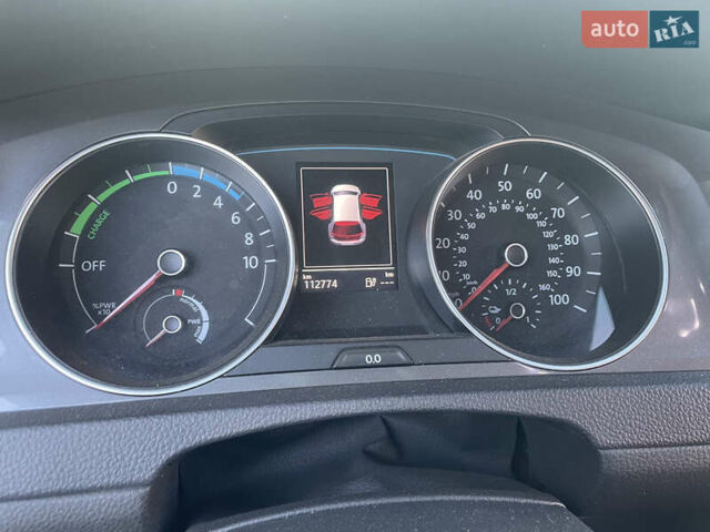 Белый Фольксваген e-Golf, объемом двигателя 0 л и пробегом 114 тыс. км за 12000 $, фото 4 на Automoto.ua